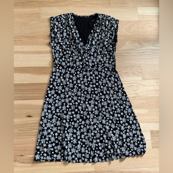 Vikki Vi Dresses & Skirts - Vikki Vi Slinky jersey black & white floral dress cap sleeve size 1X